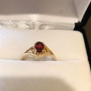 Beautiful Garnett 14KT gold ring